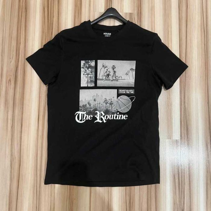 Czarny t-shirt HOUSE "The Routine" z grafiką