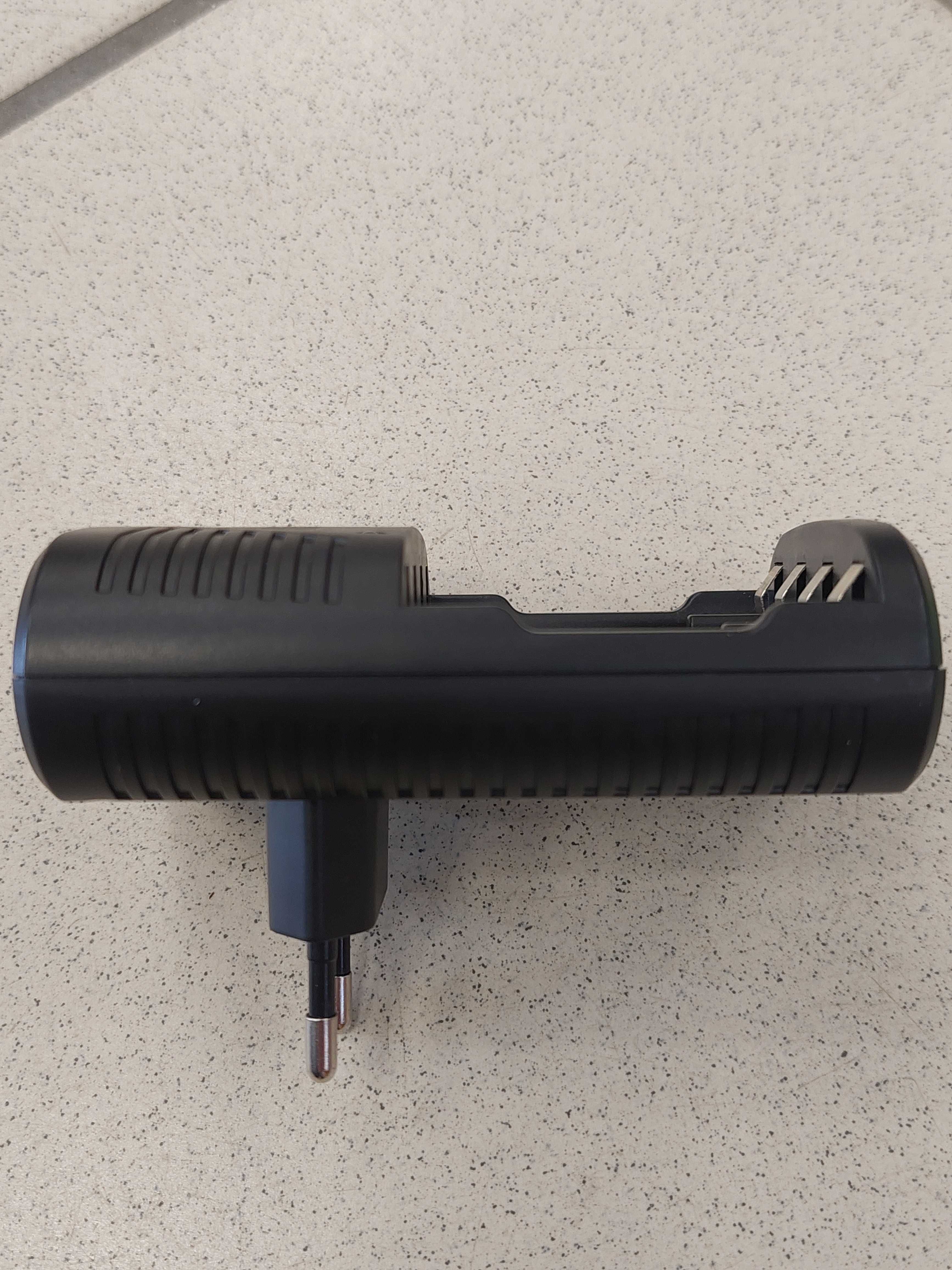 Ładowarka do akumulatorów 4x AA AAA 2x 9V EBL-C802