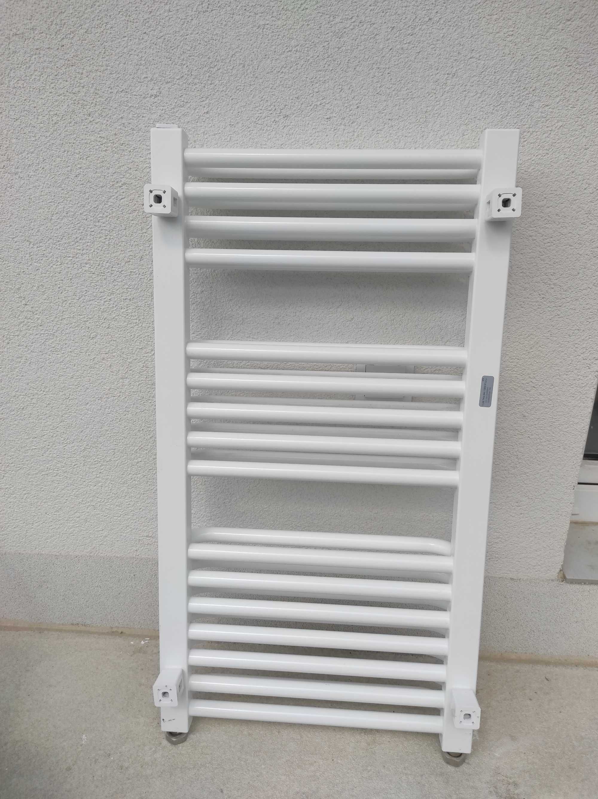 Grzejnik łazienkowy Tytus terma 820x440 z termostatem