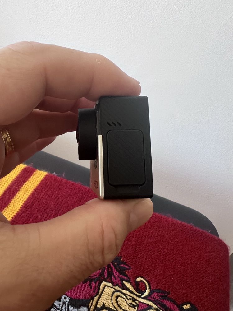 GoPro Hero4, só a câmera, funcionameneto 100%, alguns danos na carcaça