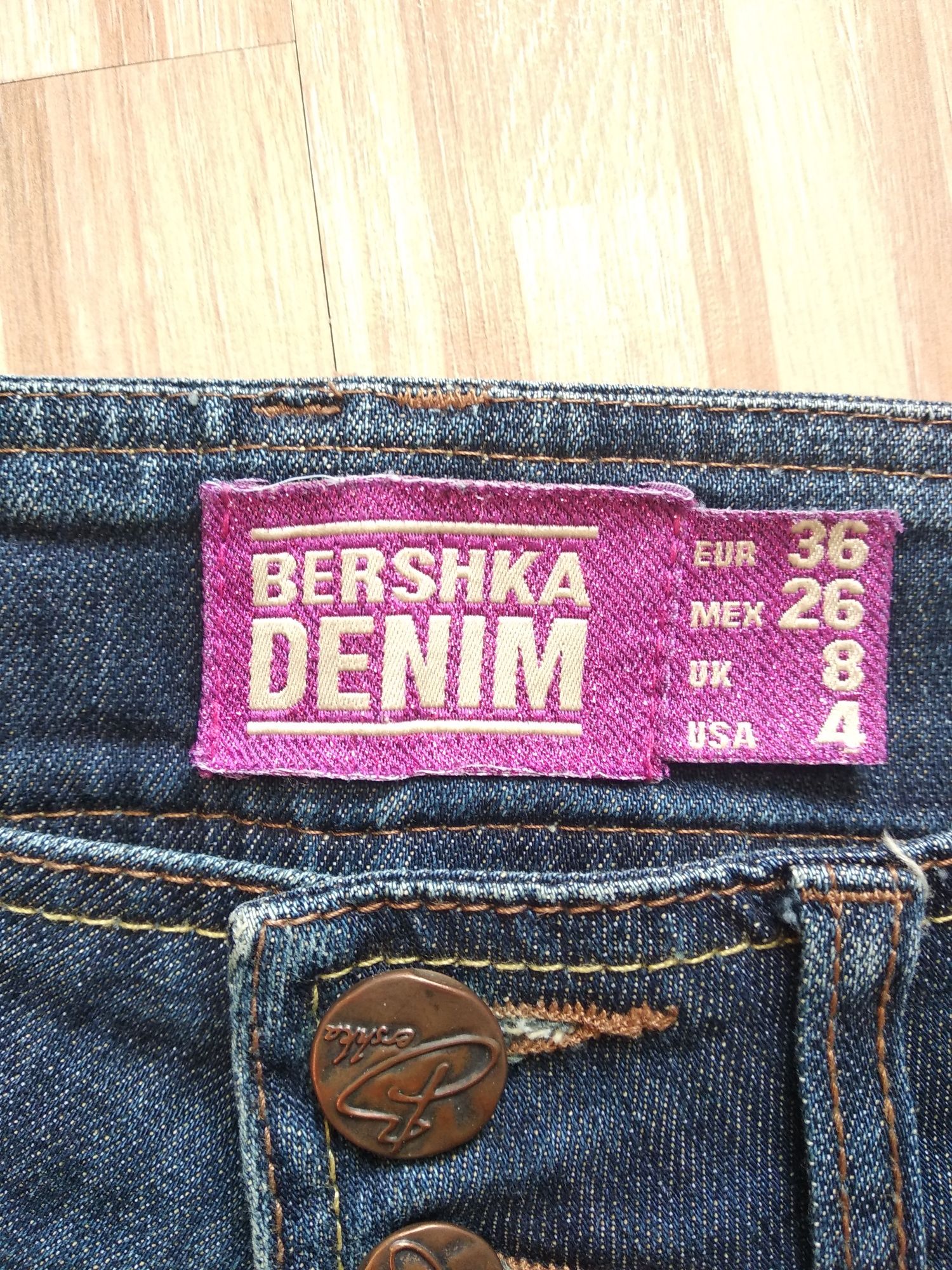 Jeansowa spódnica Bershka, rozmiar 36