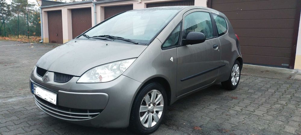 Mitsubishi colt 1.3  benzyna   mały przebieg  130 tyś  - ładny .