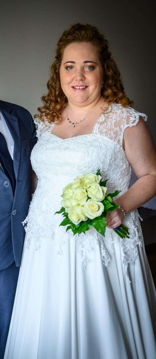 Sukienka ślubna plus size