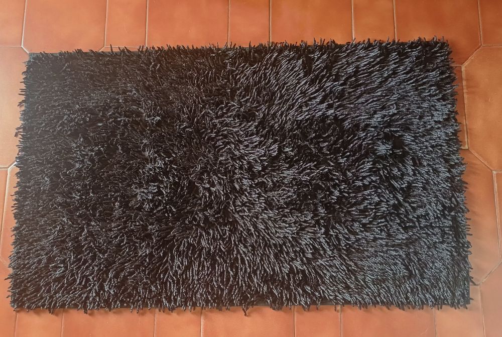 Tapete retangular em preto