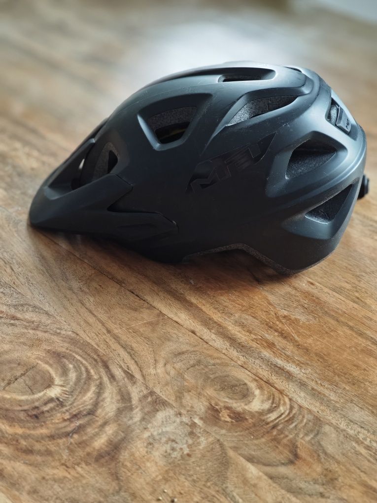 Kask rowerowy MET Echo MIPS – używany, stan bardzo dobry