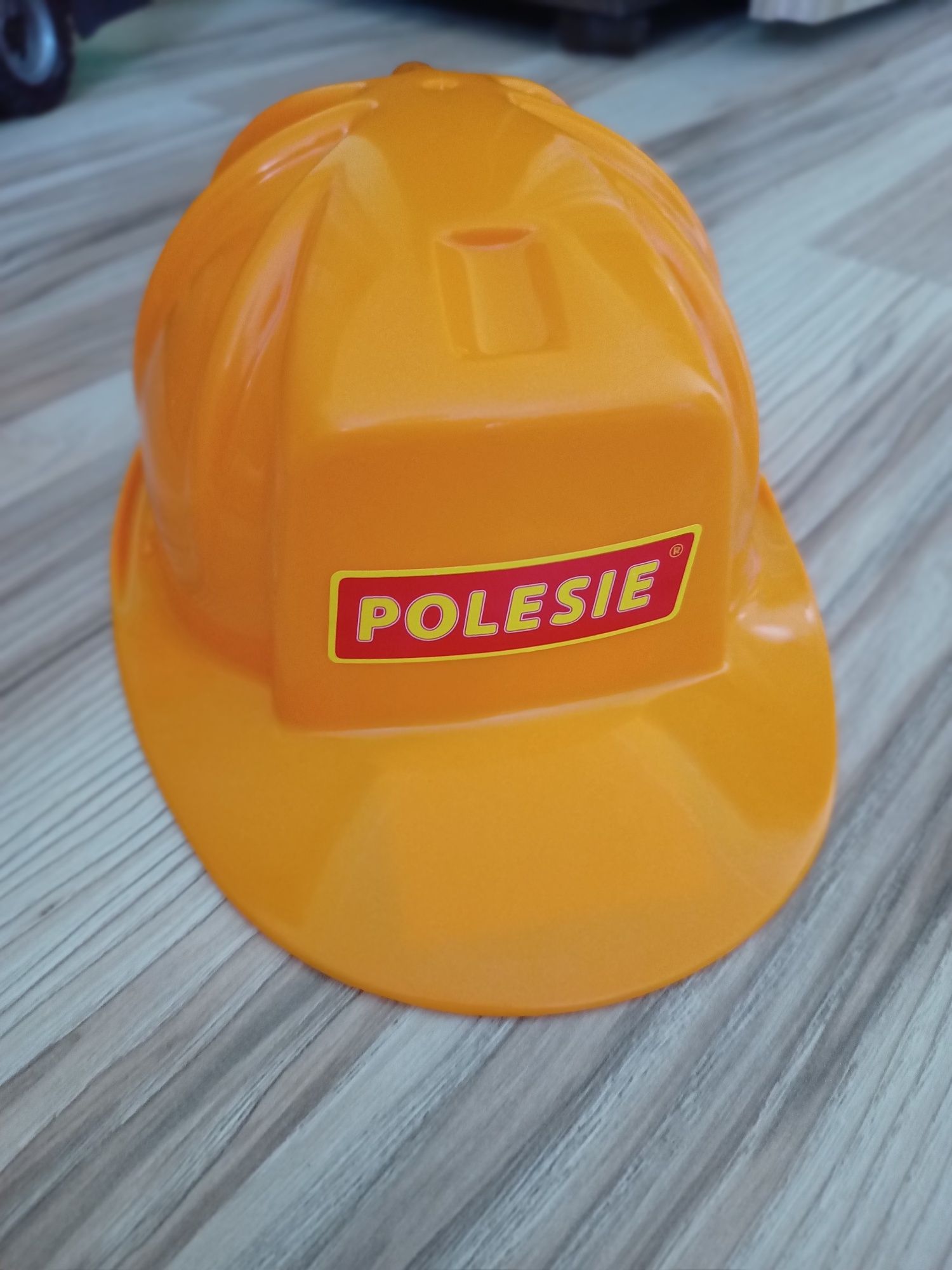 Ciężarówka z dźwigiem do przewozu drewna POLESIE/WADER + KASK