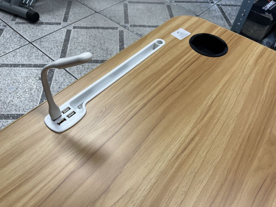 Stolik pod laptop z USB