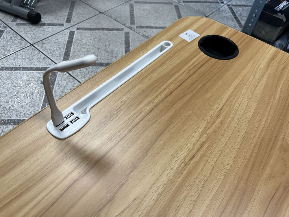 Stolik pod laptop z USB