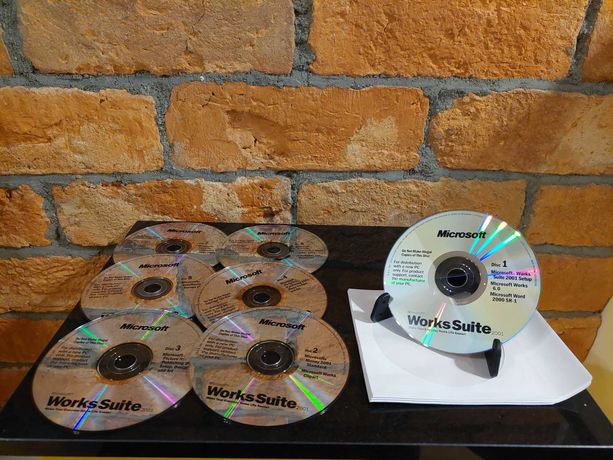 Płyta CD x7 program Microsoft Works Suite 2001 klucz key certyfikat