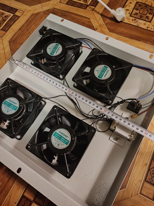Серверный вентиляторный модуль на 4 вентилятора с термостатом