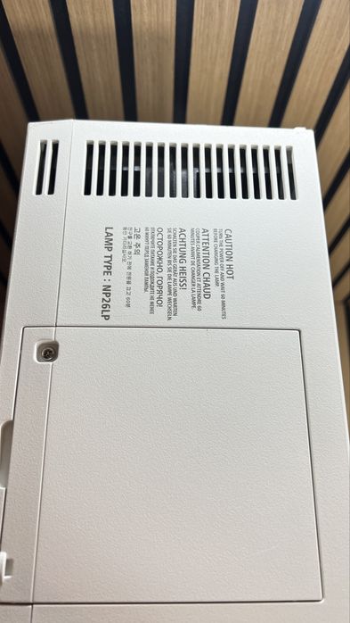 Продам Проектор NEC PA522U