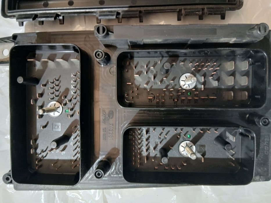 Caixa de Fusíveis (Motor) Opel Astra H