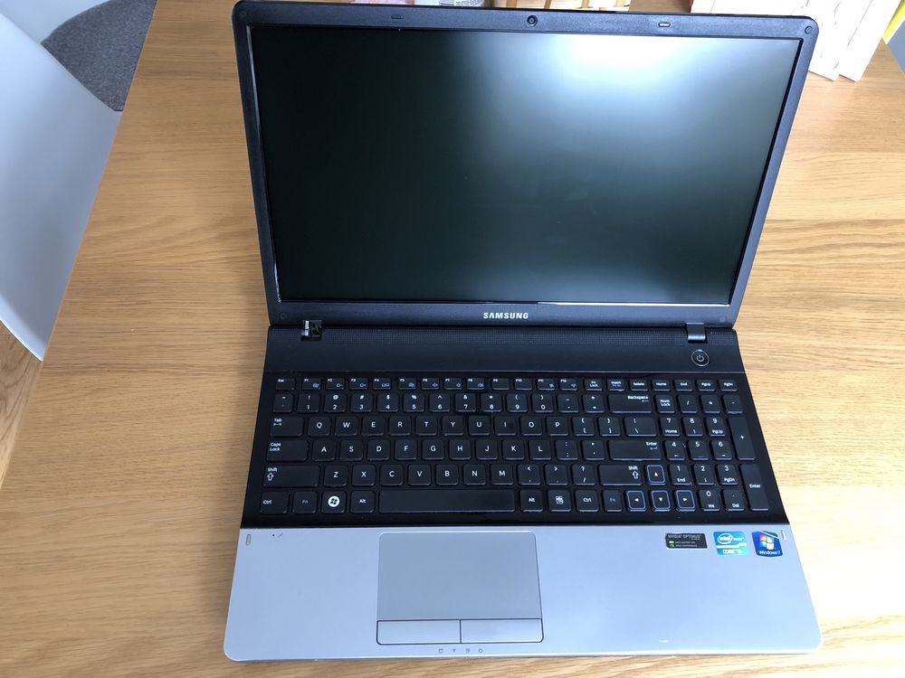 Samsung NP300E5A laptop