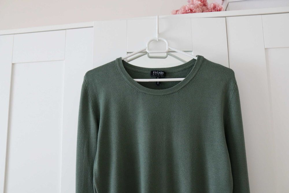 Zielony sweter ESCADA S 36 logowany premium modny desigual okazja