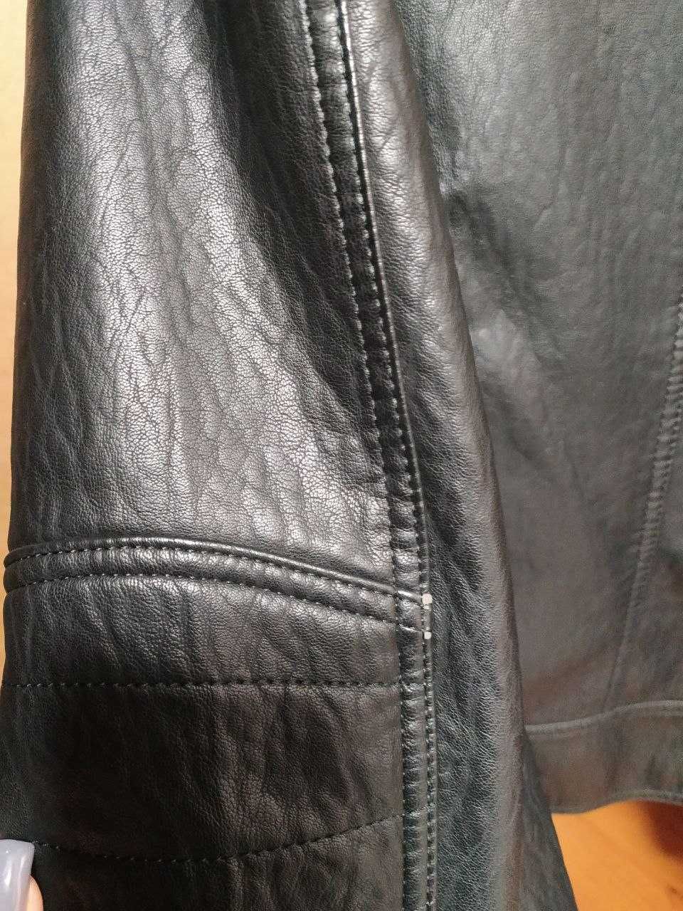 Куртка жіноча  чорна