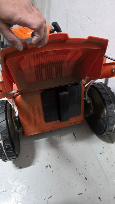 Kosiarka spalinowa Oleo Mag z napędem