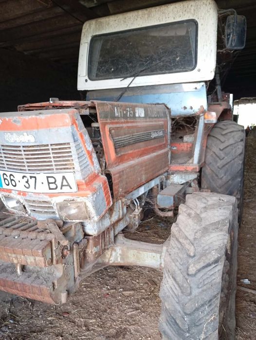 Vendo este trator a trabalhar muito bem com ducometos em de 80 cavalos