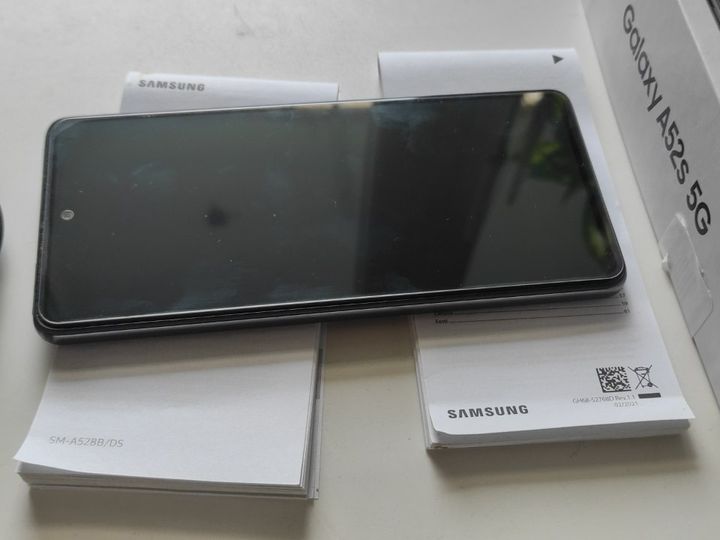 Samsung A52s 5G ekran idealny, 6GB RAM, oraz 128GB ROM, posiada szkło