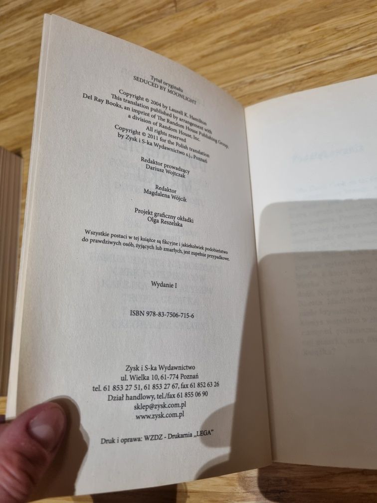 Hamilton L. Pocałunek ciemności i inne 4 szt.