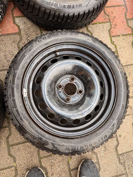 Koła zimowe 15 cali Renault Clio Dacia Doker Sandero + Goodyear + TPMS