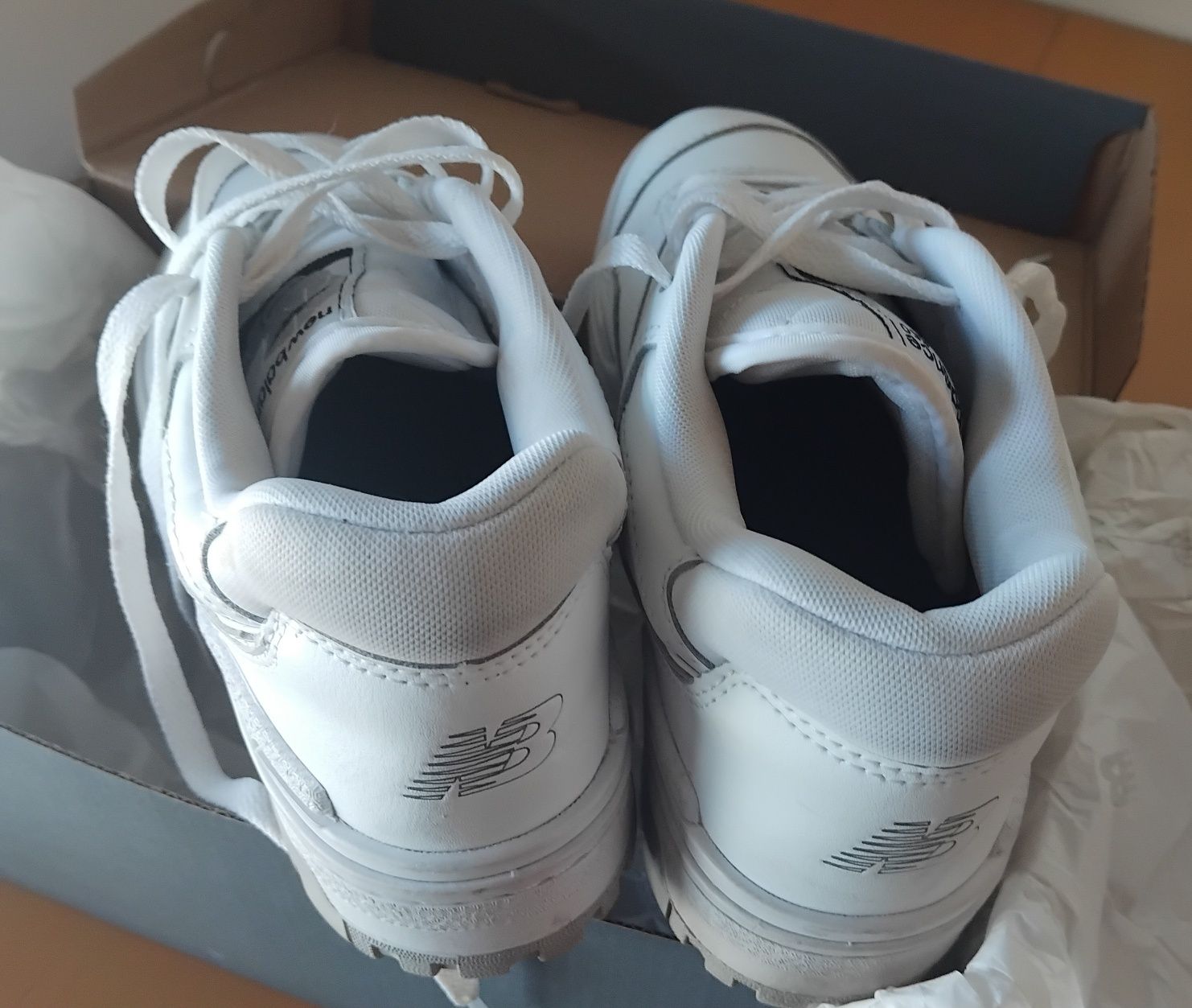 Sapatilhas New Balance modelo 550