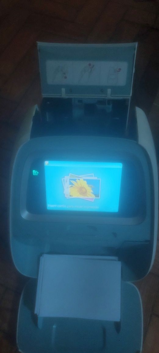 Vendo uma empresora tatil com um ecra de 5 pulgadas leva HP