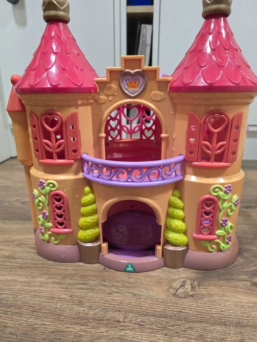 Zamek plastikowy dla lalek ,domek rozkladany