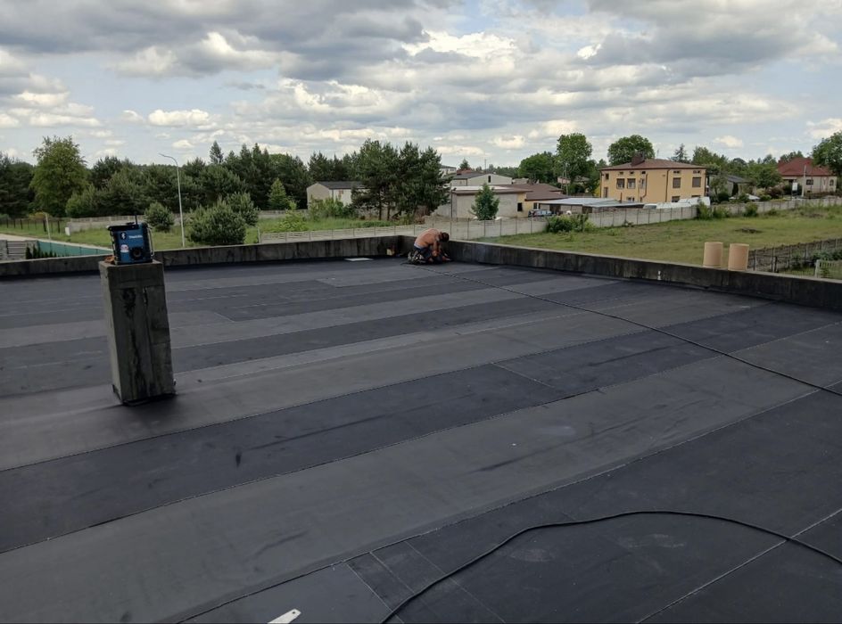 Hydroizolacje dachow  , tarasów oraz balkonów, obróbki blacharskie.