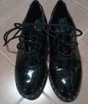 Buty oksfordki. Czarne. Lakierki. Reserved.