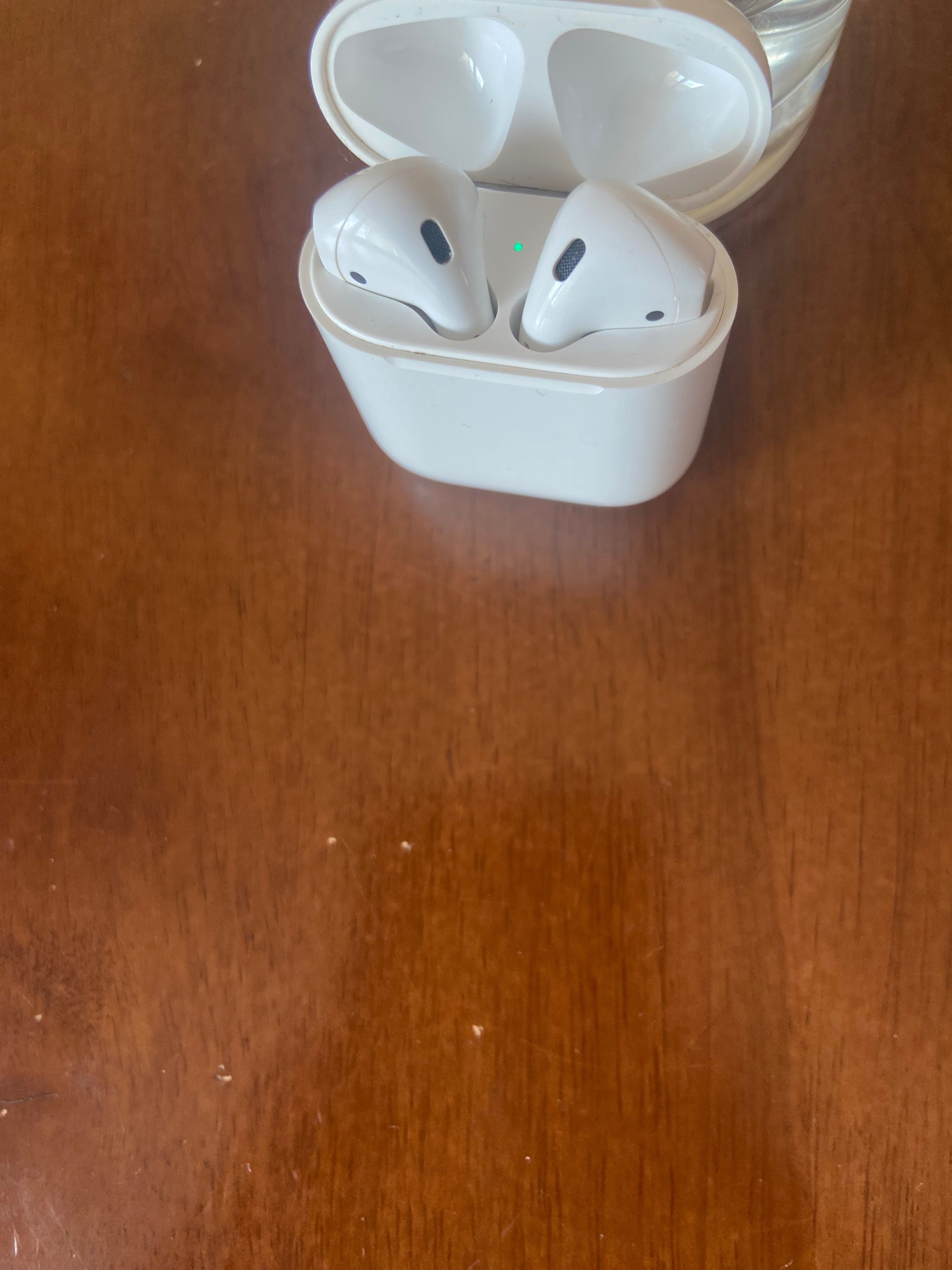Оригінальні Apple Airpods 2 with charging case