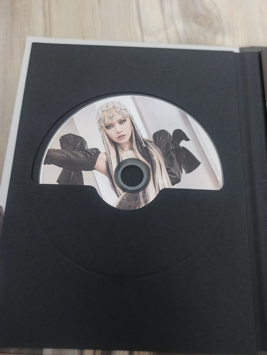 Blackpink album Bornpink ver Lisa