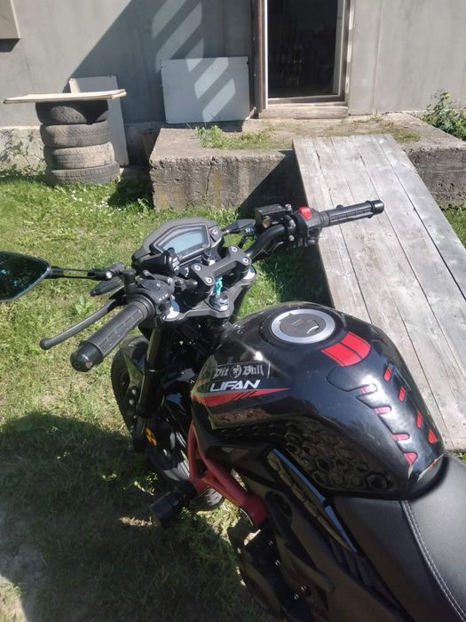 Мотоцикл Lifan SR200