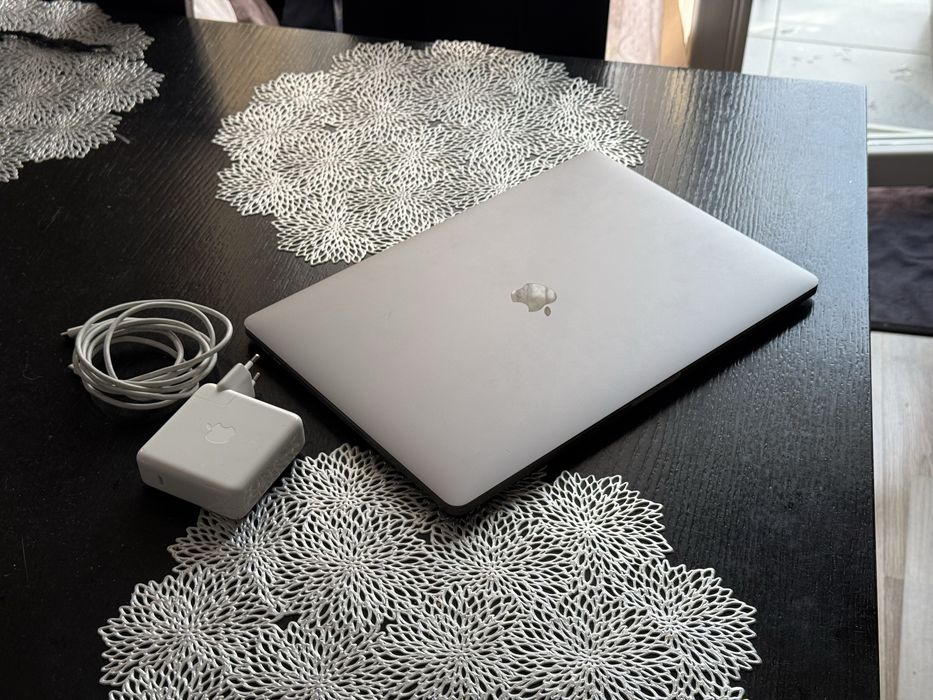 Laptop Macbook Pro 16” i9 | 1TB | Radeon Pro 5500M | Stan Bardzo dobry
