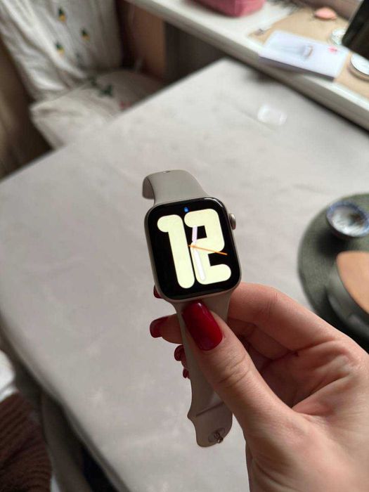 Apple Watch SE 2 (GPS), 40/44 мм — идеальное состояние