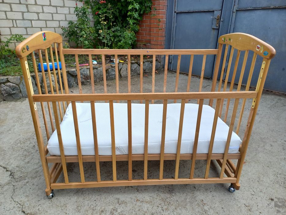 Продам дитяче ліжко з матрацом