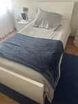Cama de solteiro branca