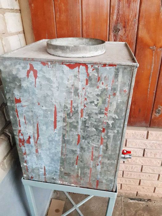 Емкость оцинкованная 110л с подставкой