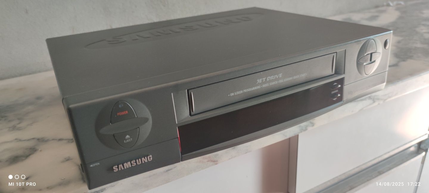 Video VHS Samsung muito bem estimado e a funcionar bem.