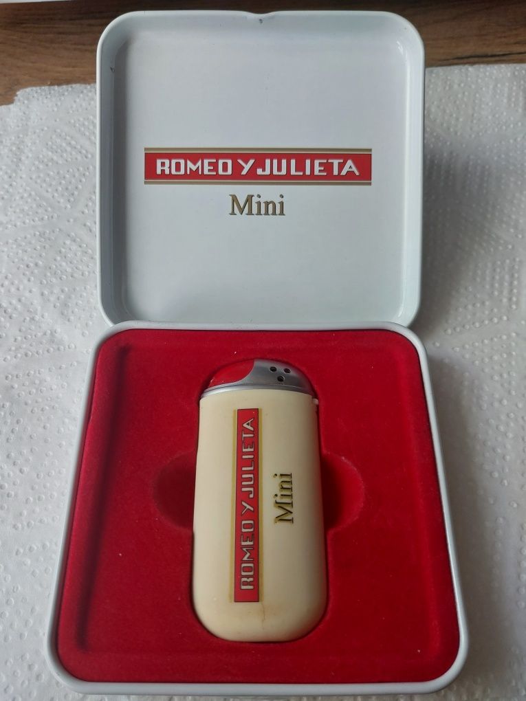 Stara zapalniczka kolekcjonerska