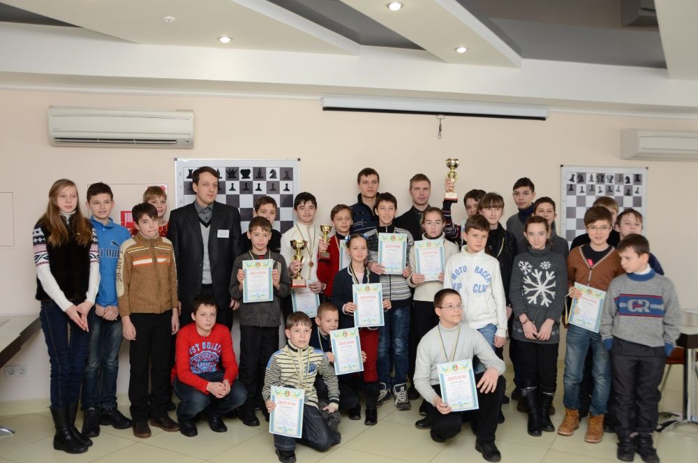 Тренер з шахів/тренер по шахматам