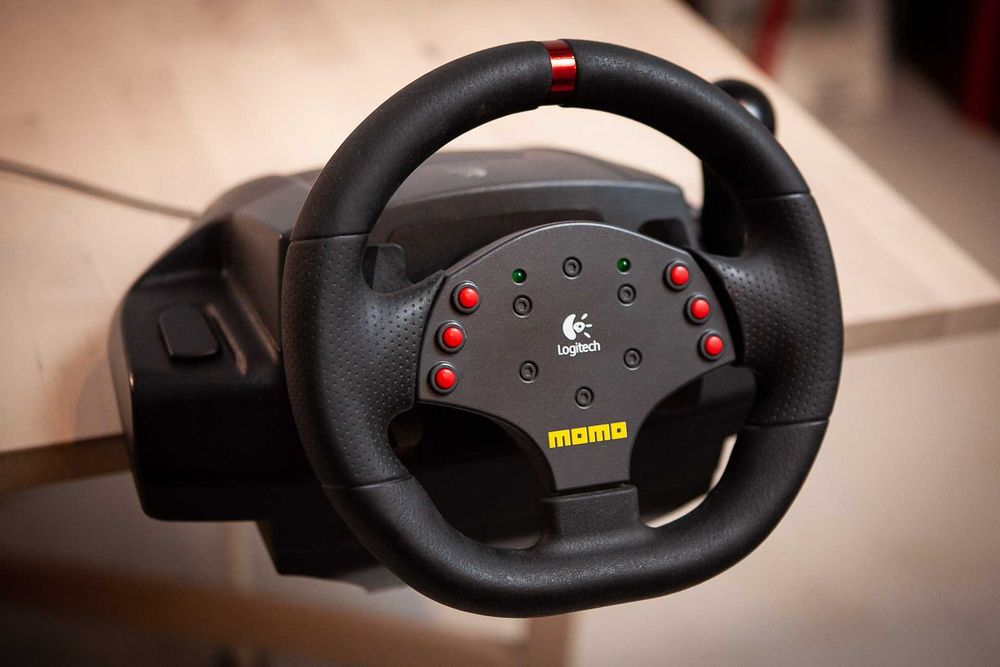 Kierownica Logitech MOMO Driving Force (PC)