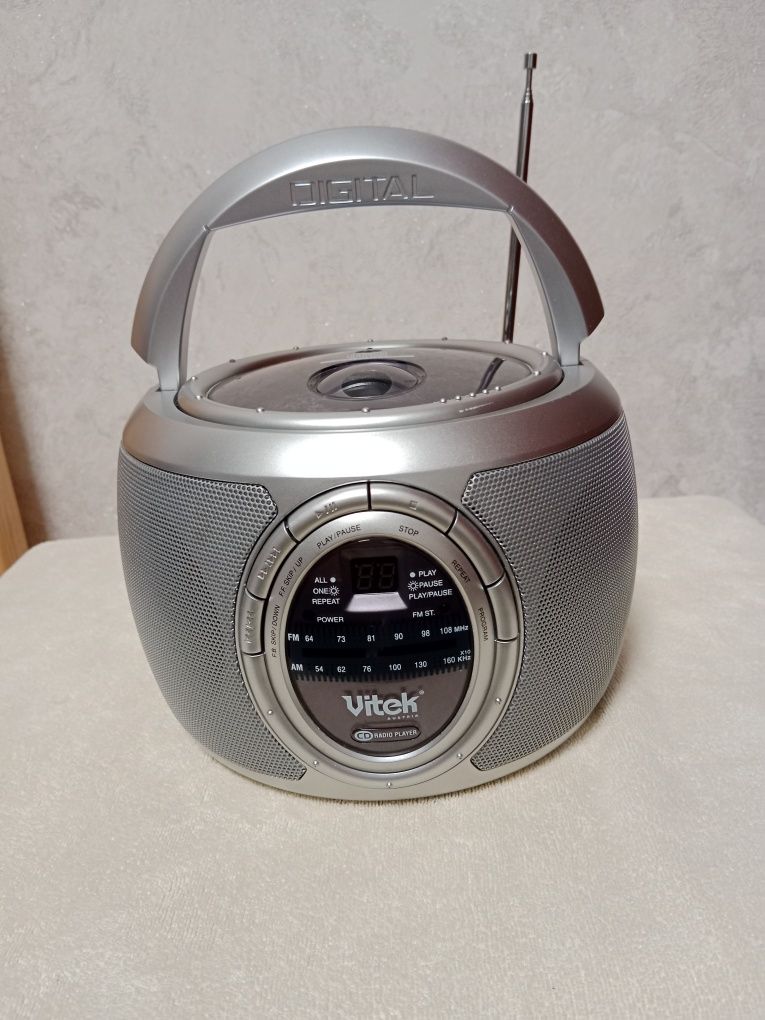 Магнитола, СD проигрыватель, радио VITEK VT-3466