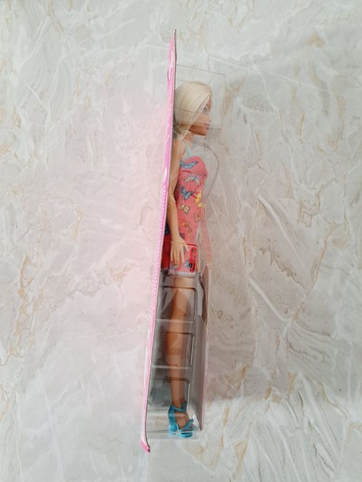 Barbie antiga em caixa