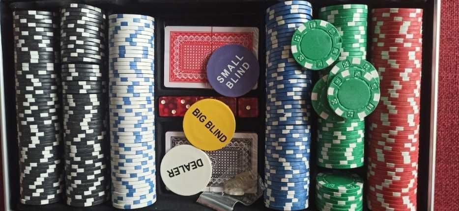 ZESTAW DO POKERA 300 żetonów walizka karty kostki