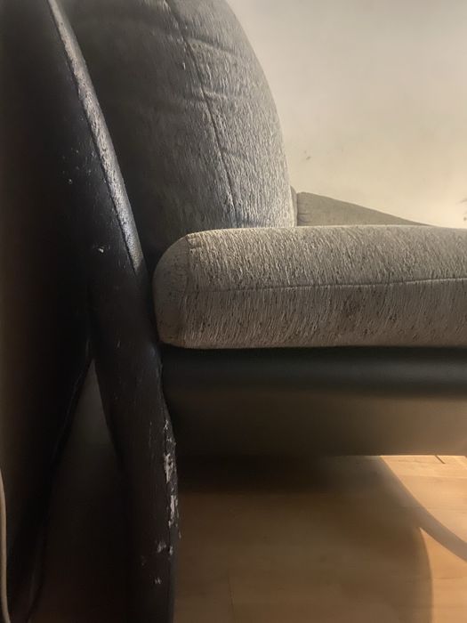 Sofa cinzento e preto