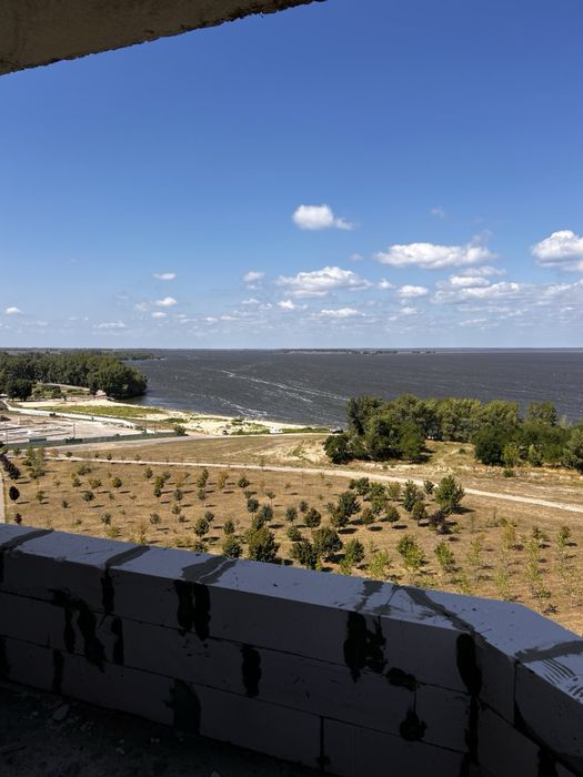 Продам простору видову 2 кім.кв. в новому будинку вул. Жужоми, 1