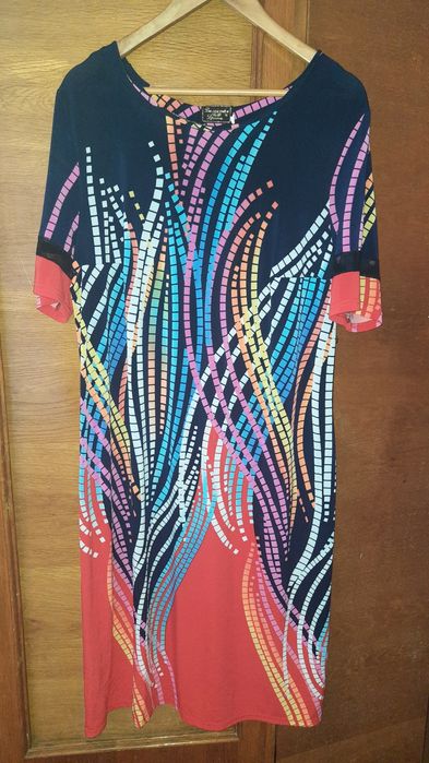 Сукня яскравого кольору