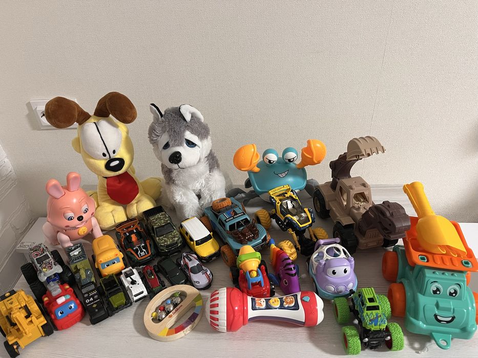 Лот дитячих іграшок