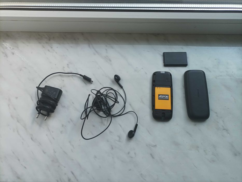 Обмін 2x Nokia 105 з коробкою, 3 акумуляторами, зарядкою і навушниками