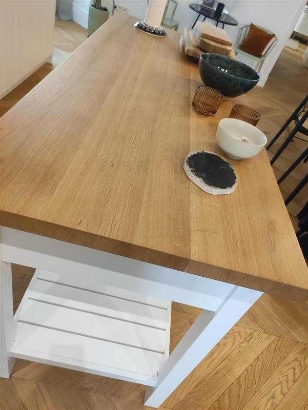 Wyspa kuchenna biala, gruby blat z litego drewna